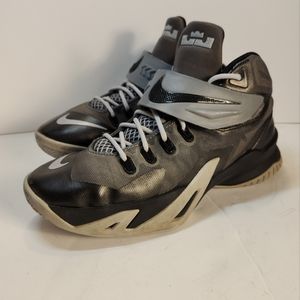 Nike Boys LeBron Soldier 8 653645-008 Gray Basketball Shoes Sneakers Size 5.5Y